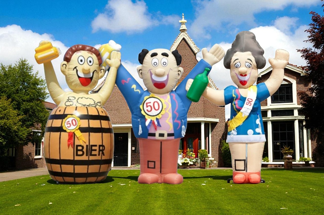 Opblaaspop 50 jaar huren - opblaaspoppen in tuin